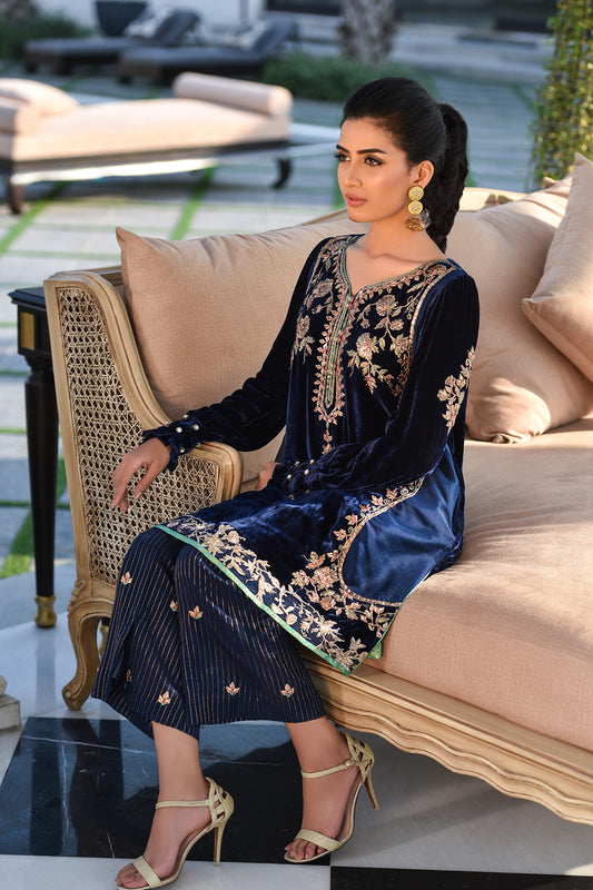 VELVET KURTA WITH STRAIGHT PANTS